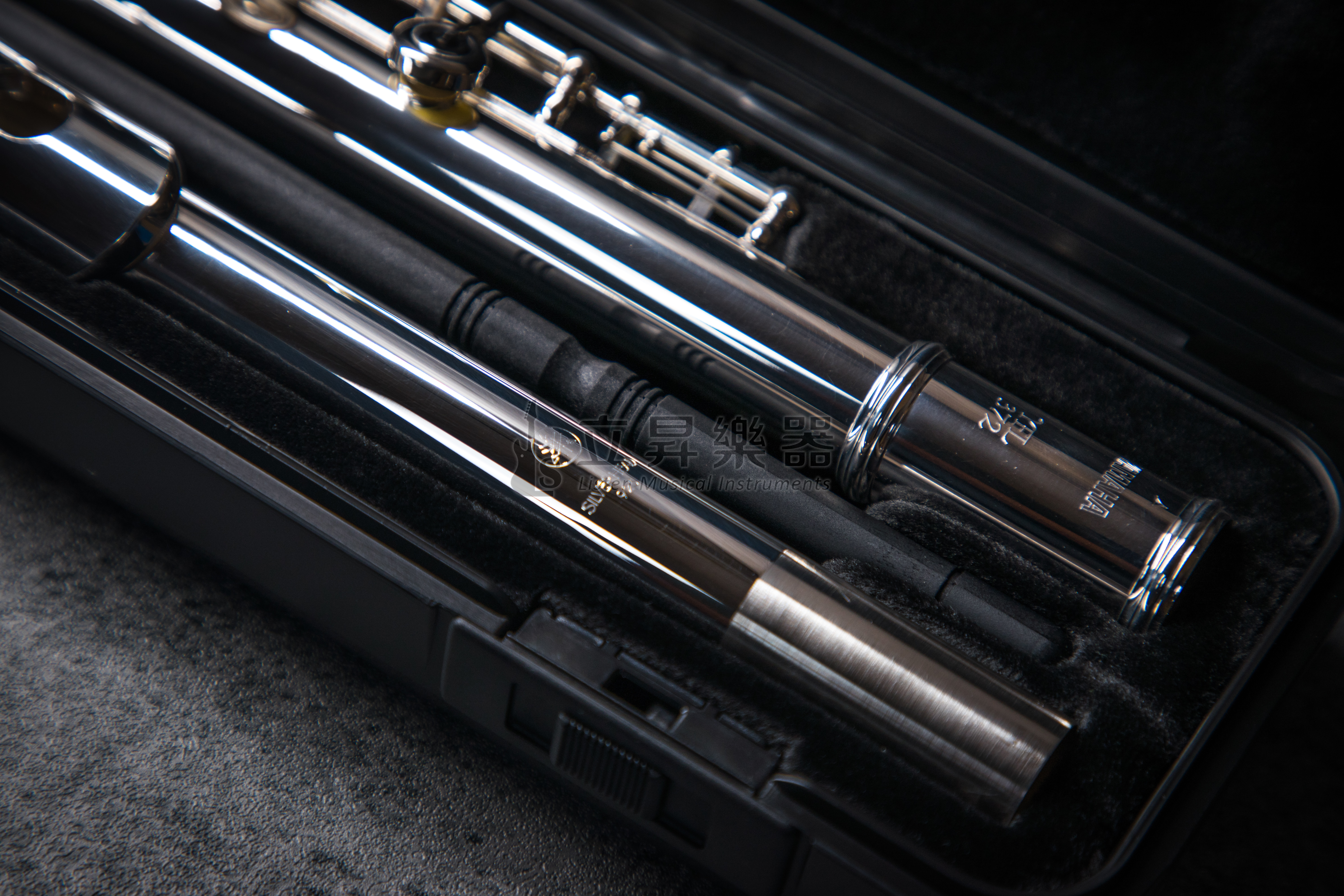 Yamaha 長笛 YAMAHA YFL-372ID 開孔 曲列式按鍵 純銀 & 鎳銀材質 含E鍵 第 4 張圖片｜三峽銅管 / 管樂