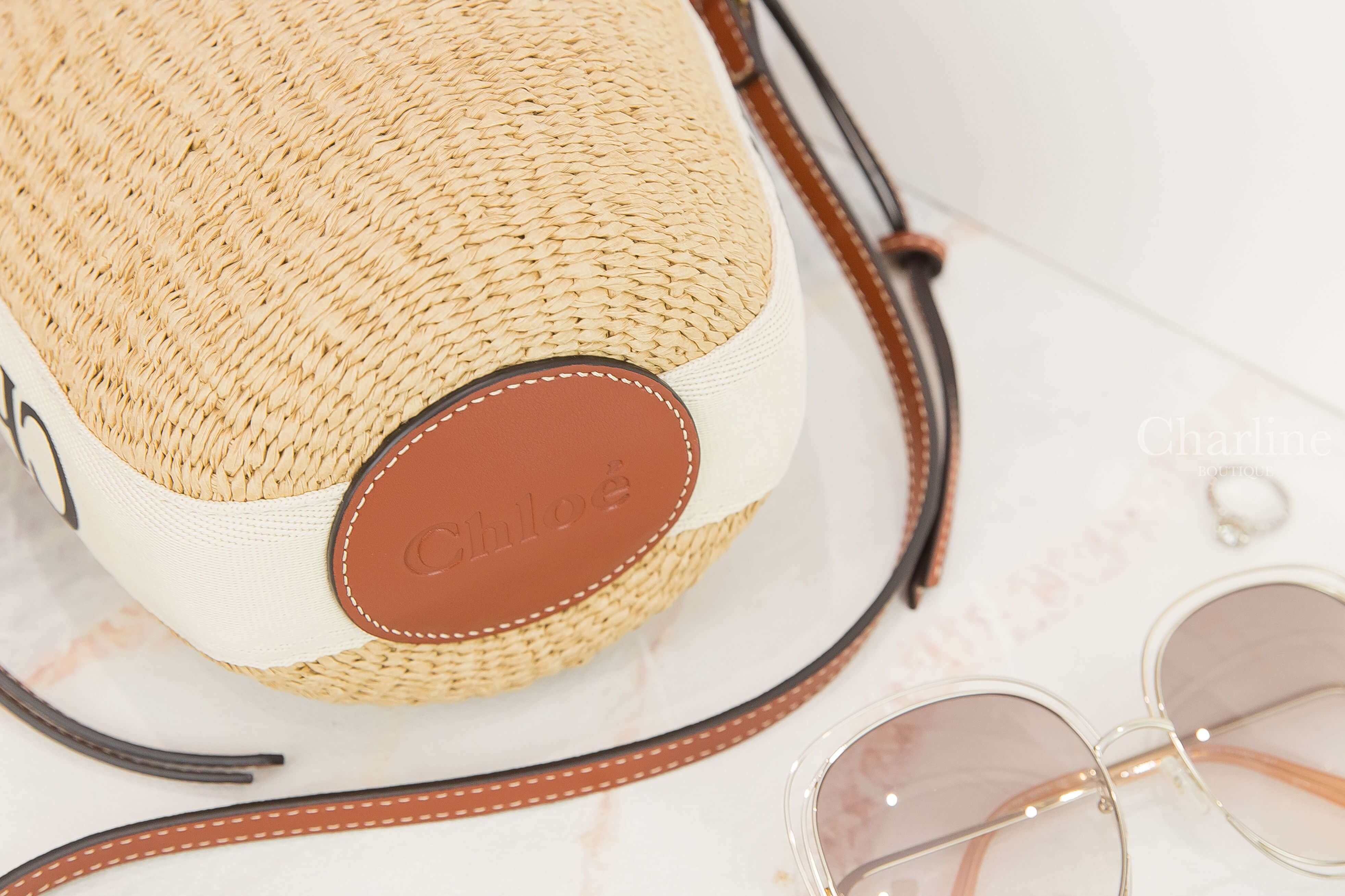 Chloe Small Woody Basket 米白色帆布黑Logo提把小型草編手提水桶肩背包-Charline Boutique 精品代購