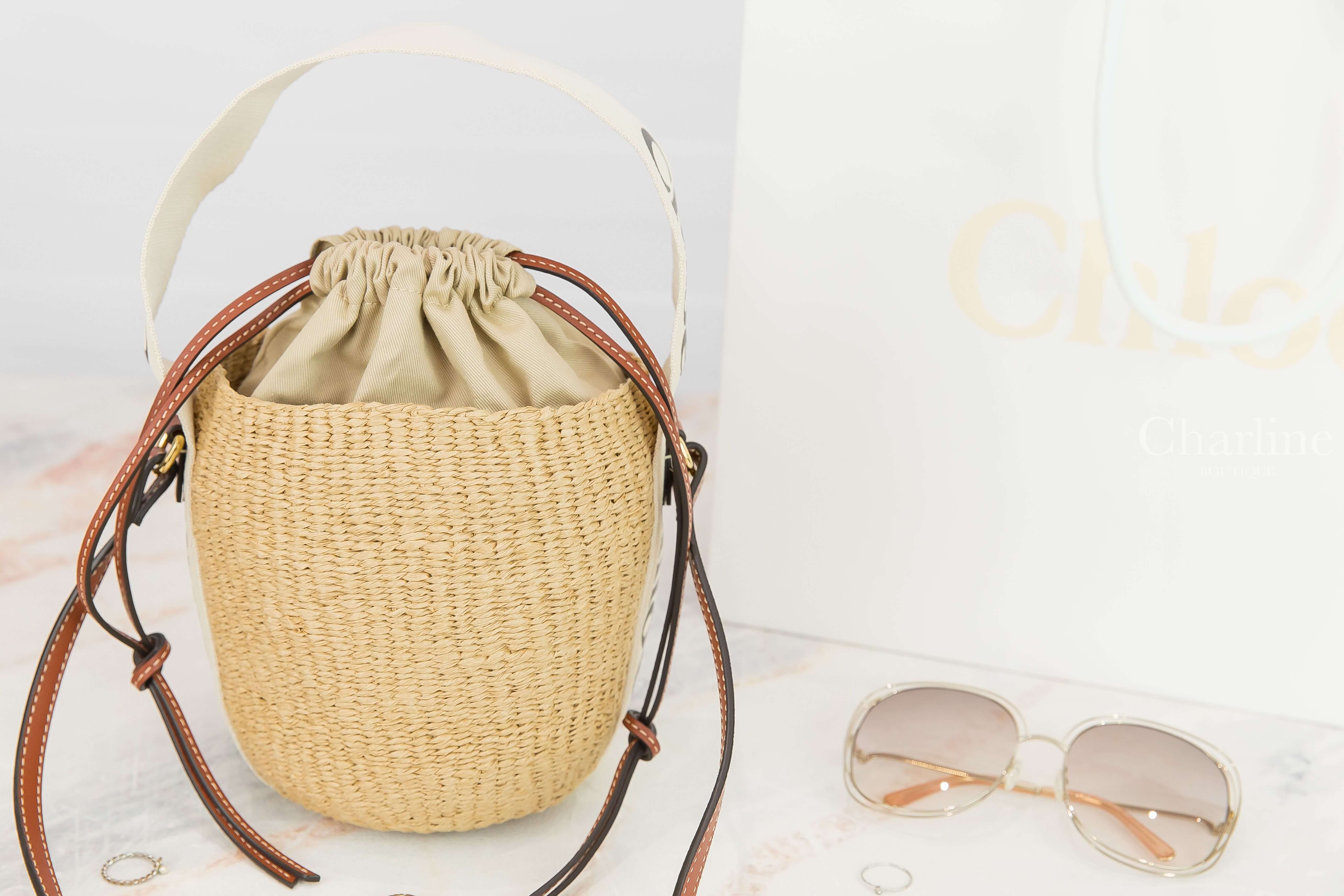 Chloe Small Woody Basket 米白色帆布黑Logo提把小型草編手提水桶肩背包-Charline Boutique 精品代購