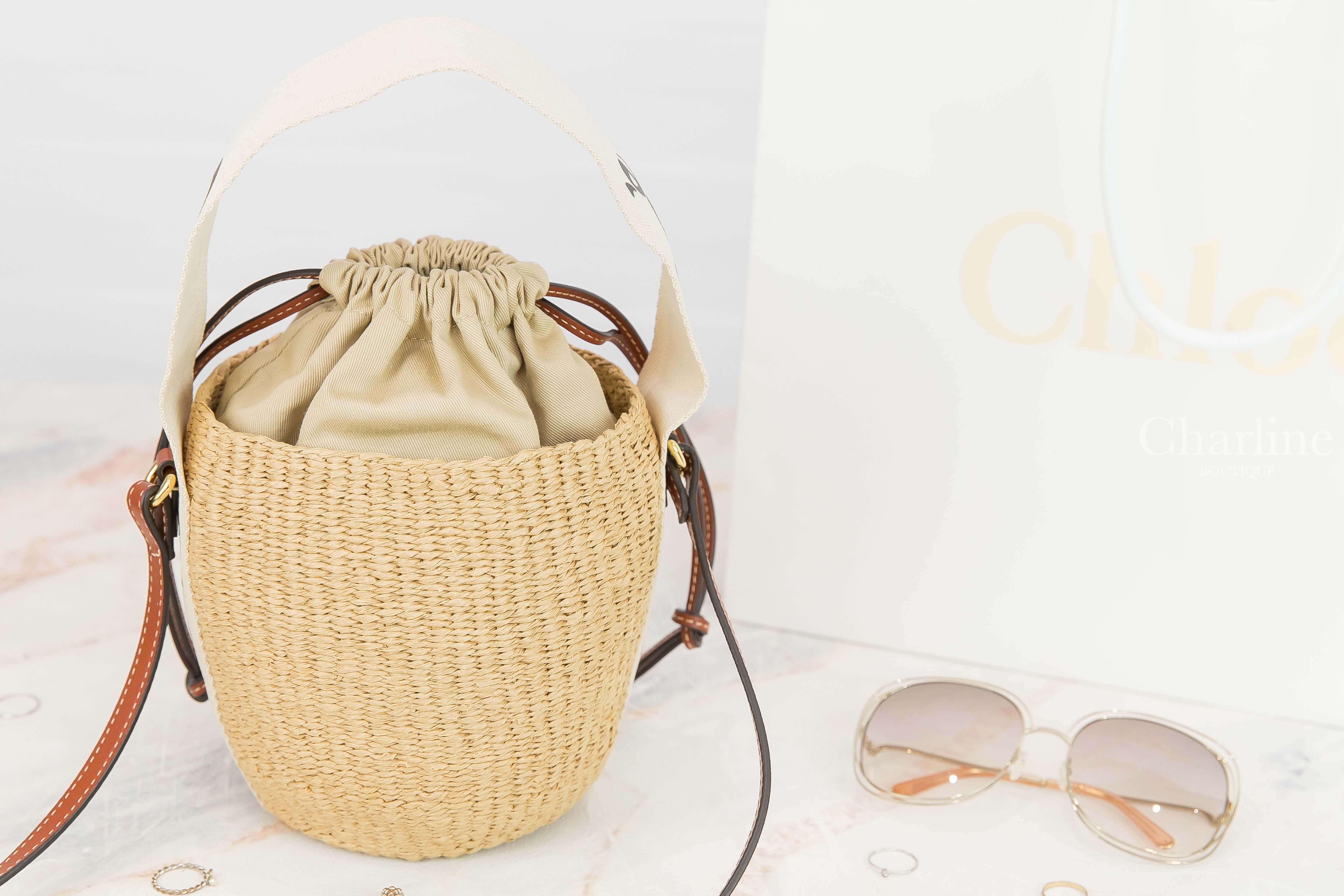 Chloe Small Woody Basket 米白色帆布黑Logo提把小型草編手提水桶肩背包-Charline Boutique 精品代購