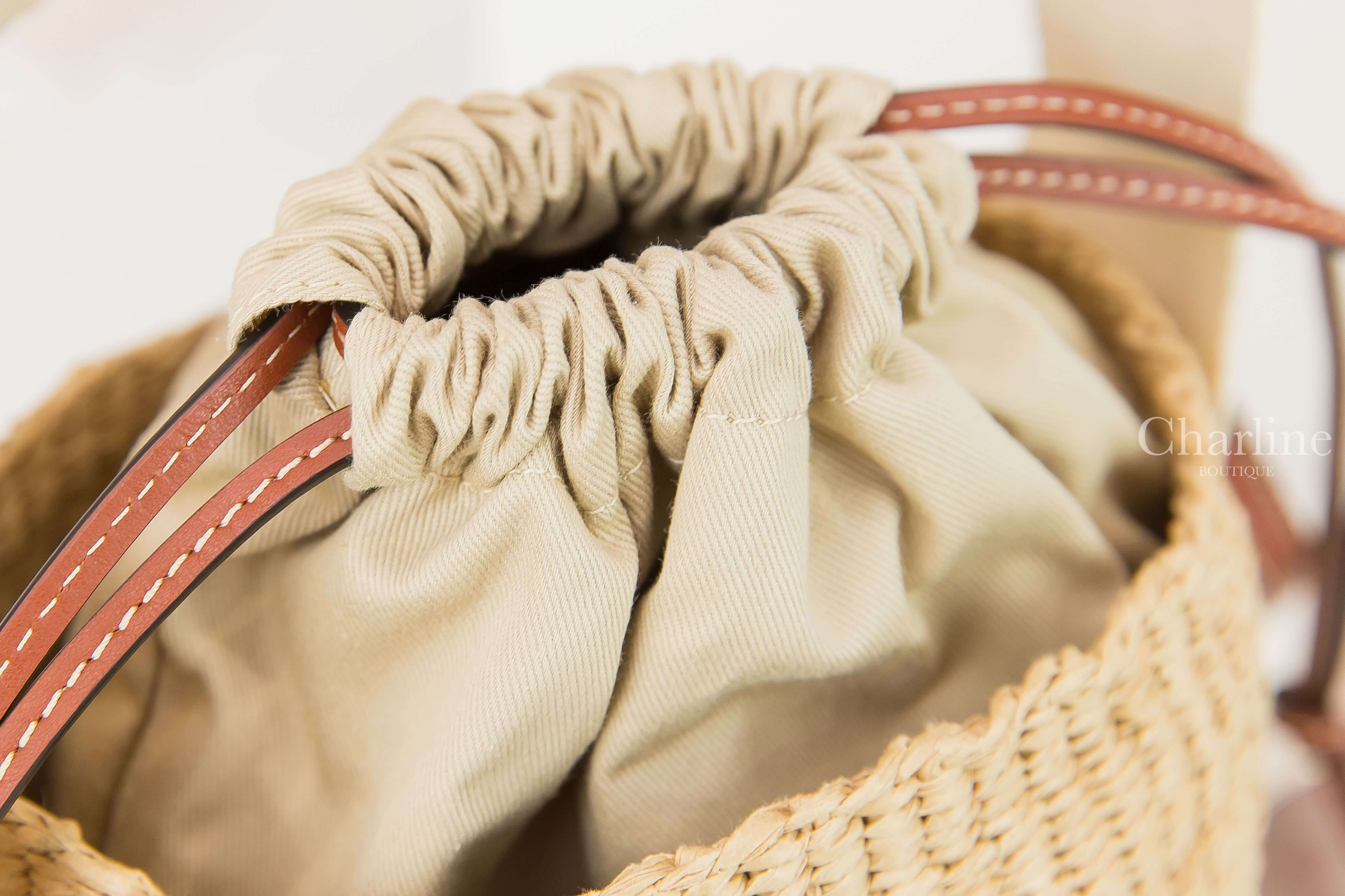 Chloe Small Woody Basket 米白色帆布黑Logo提把小型草編手提水桶肩背包