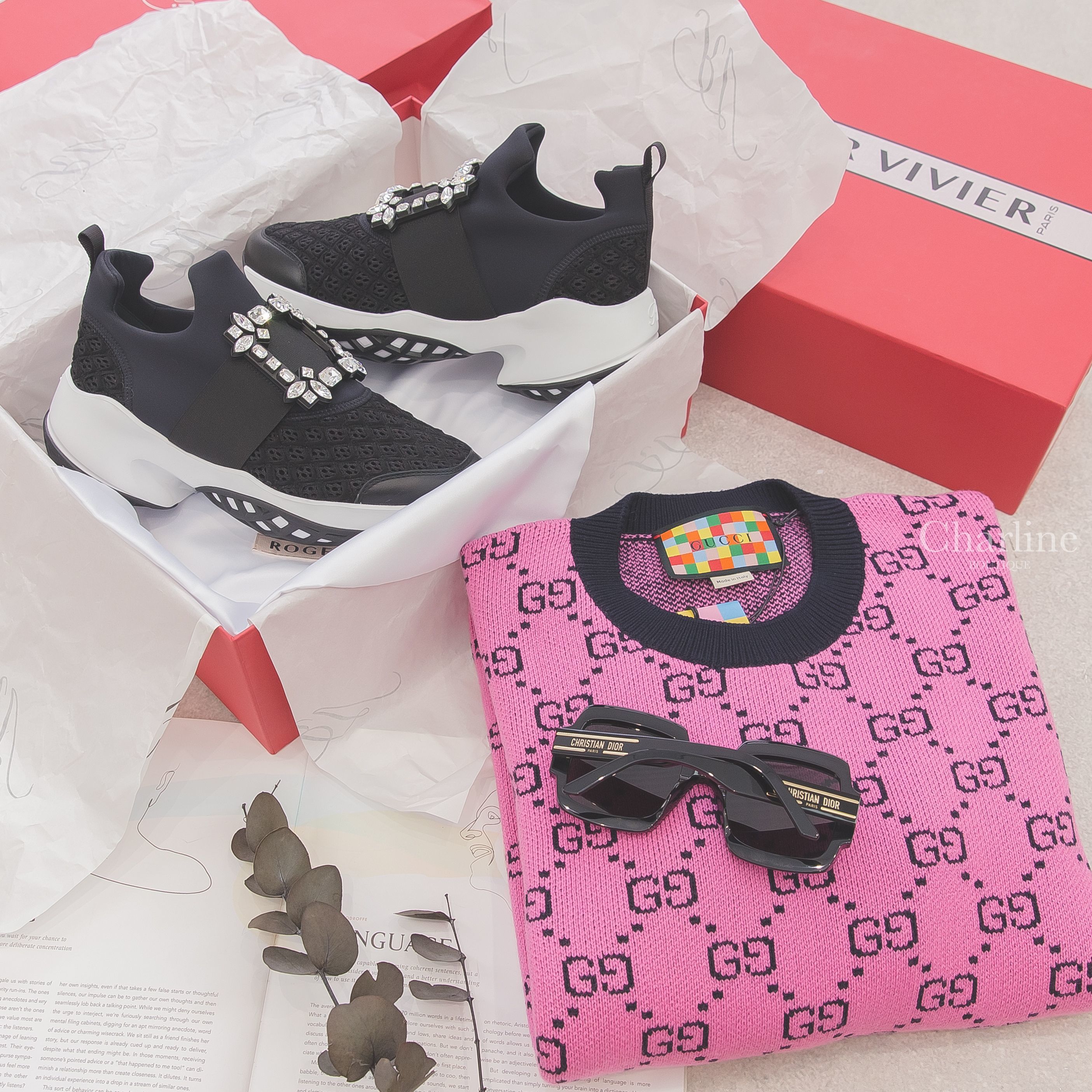 Gucci Jumper 粉色針織藍滾邊滿版GG羊毛混棉短袖毛衣,Roger Vivier Sneakers 黑色水晶方釦太空棉運動鞋,Dior Sunglasses 黑色方框側邊金色Logo太陽眼鏡-Charline Boutique 精品代購