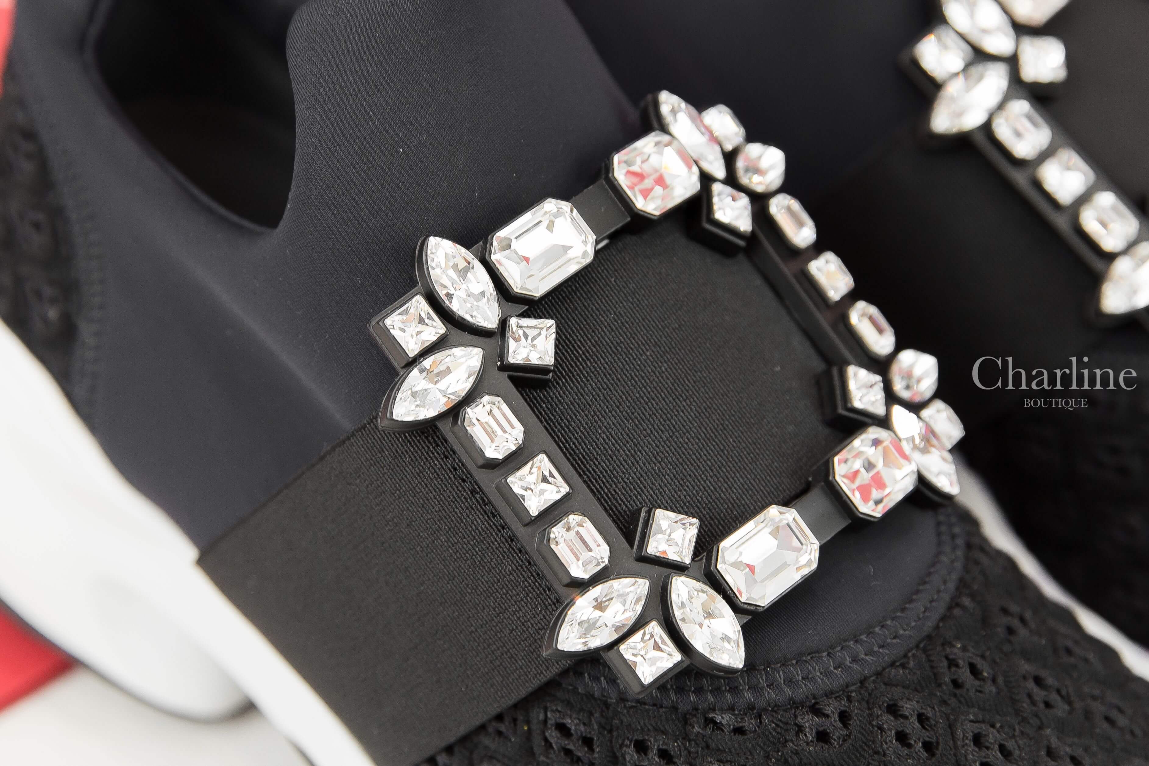 Roger Vivier Viv' Run Strass Buckle Sneakers In Technical Fabrics 黑色水晶方釦太空棉運動鞋
