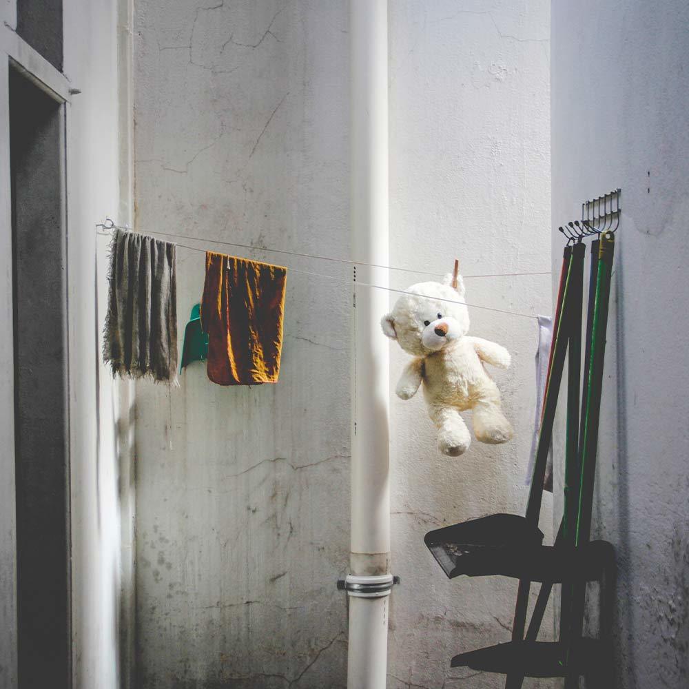 夏天不臭臭，搶救衣物大作戰！衣服味道好「濃郁」？有了茶樹精油就不怕！