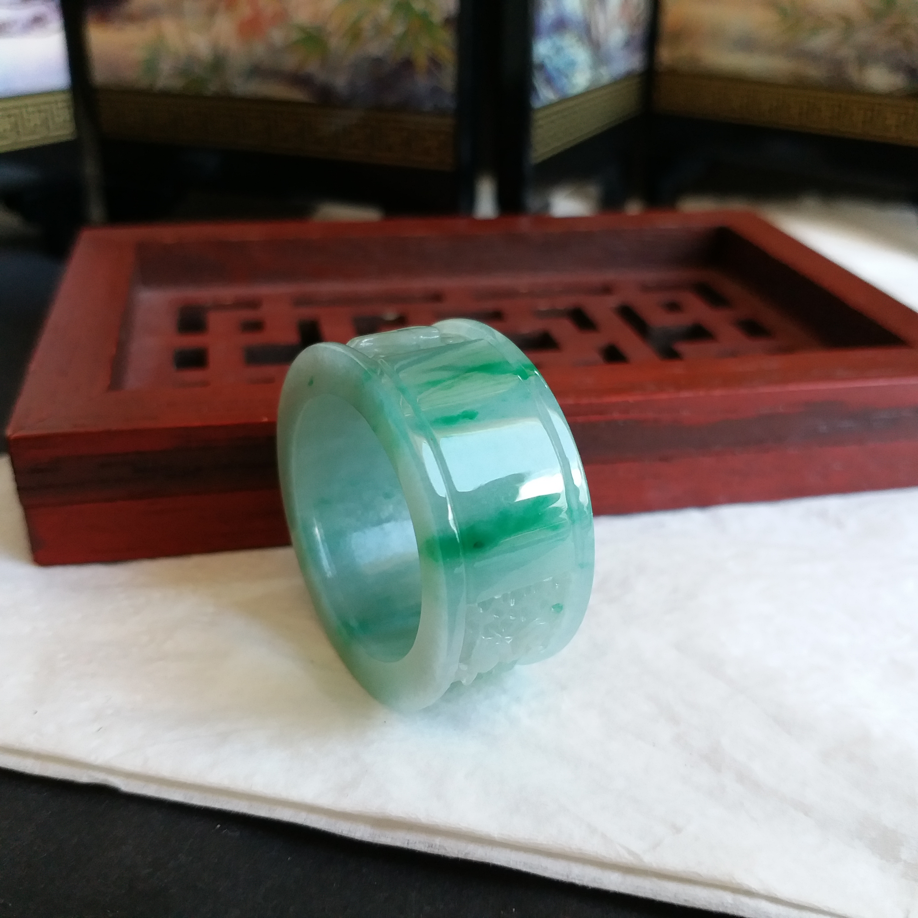 J1913 飄辣綠六字真言扳指