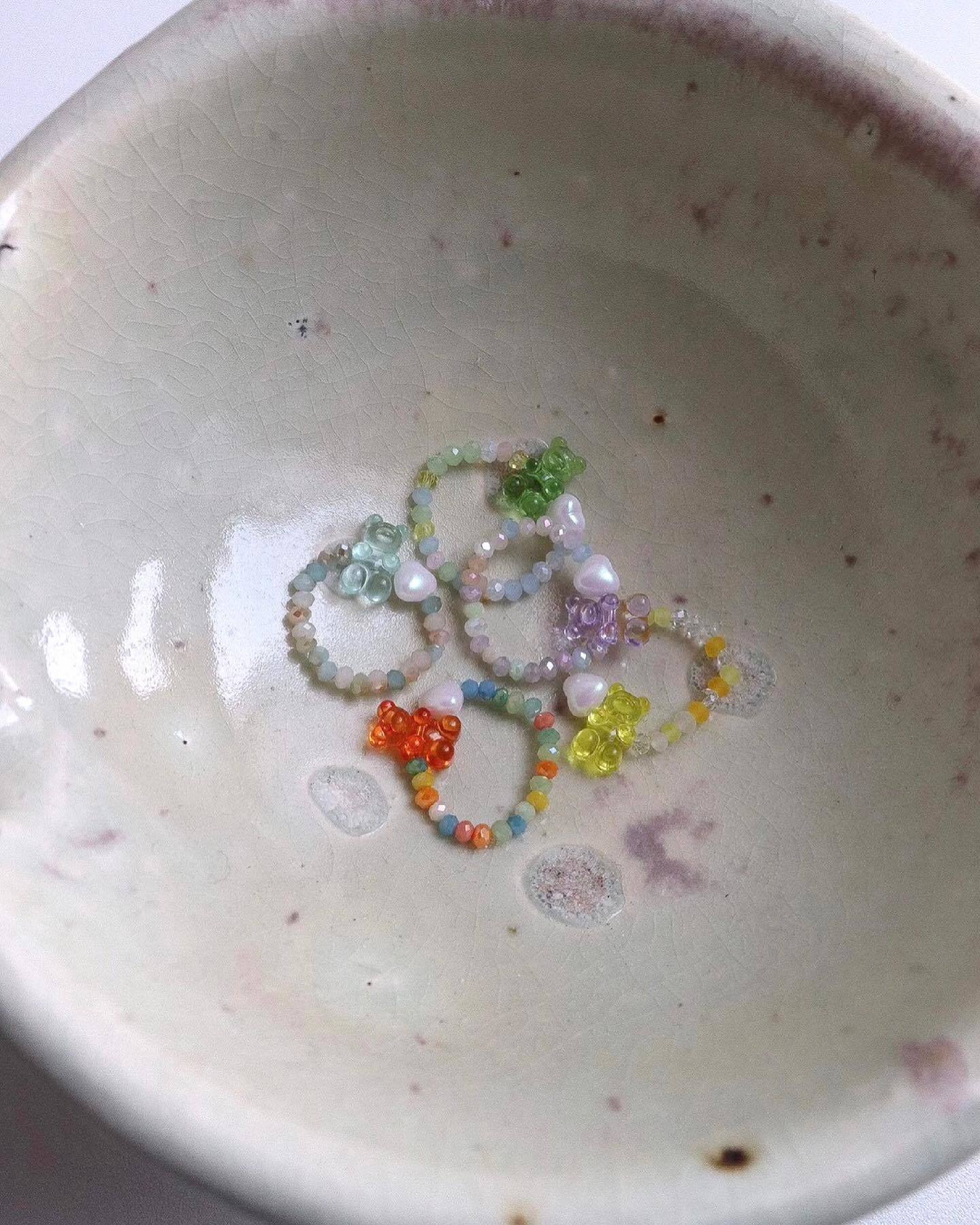 韓國小熊軟糖串珠戒指。四色