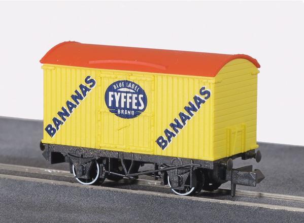 Peco NR-P140 N guage Fyffes Bananas Refrigerated Van