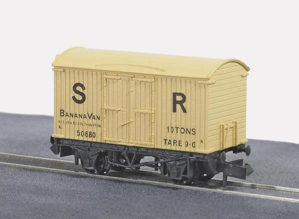 Peco NR-42S N guage Box Van  Banana  SR  cream No.50680