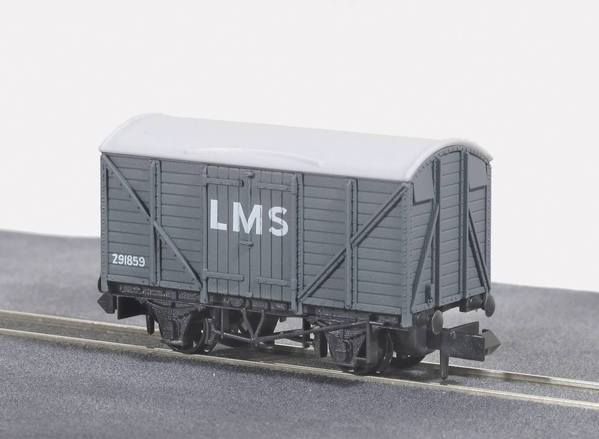 Peco NR-43M N Scale Standard type LMS Box Van grey