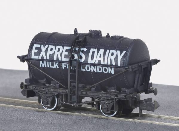 Peco NR-P168 N guage Milk Tank Wagon  Express Dairy