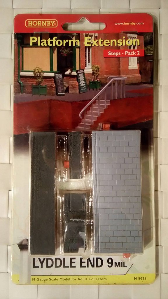 Hornby N8025 N scale Station extension 2