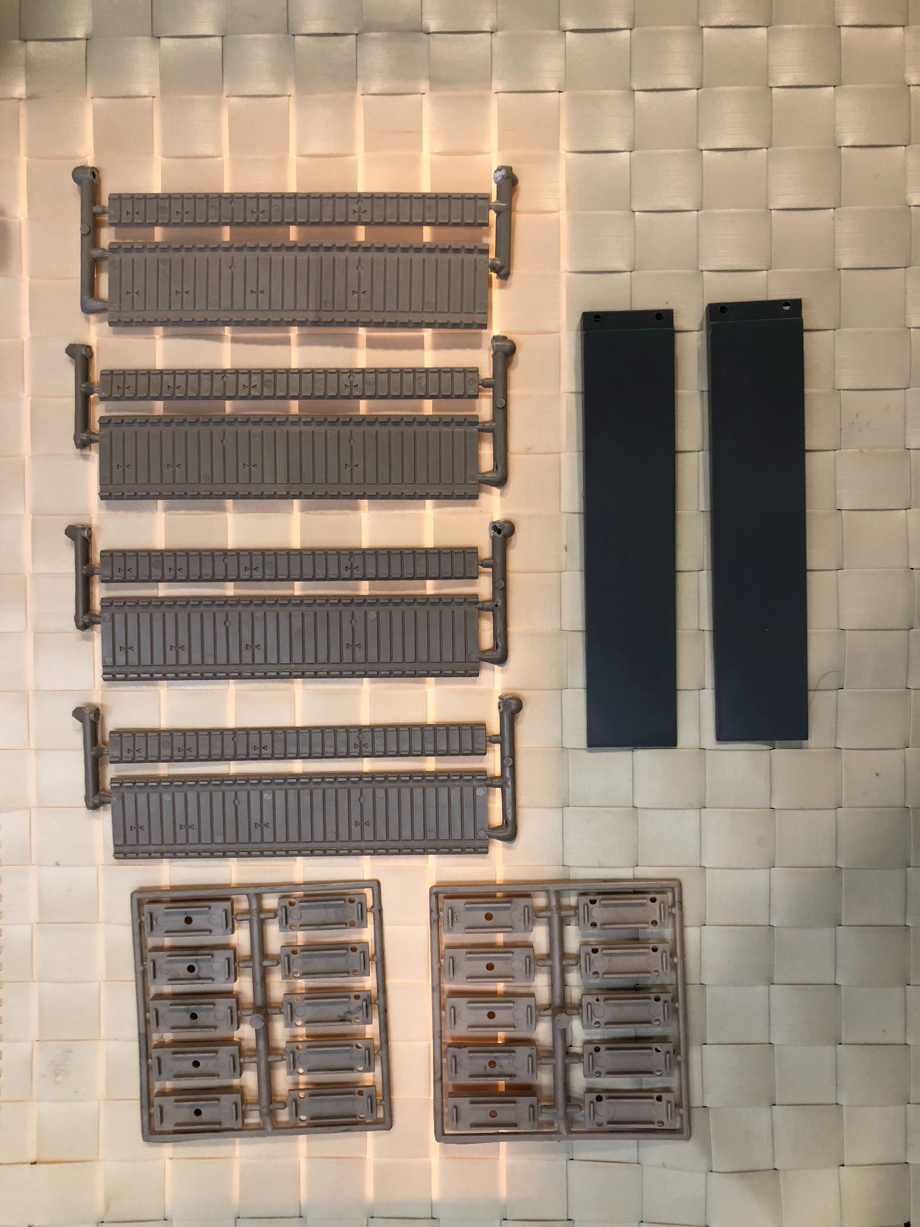 Arnold 6221 N scale piers