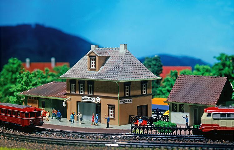Faller 232541 N規 Waldkirch火車站