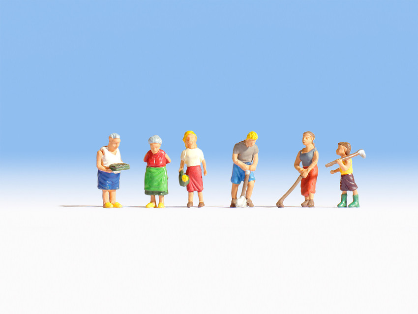 Noch 15569 HO scale, Family in the Garden