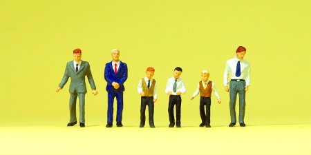 Preiser 10560 HO scale, churchgoers (2)