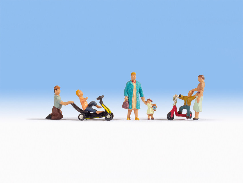 Noch 15591 HO scale, Parents & Children II