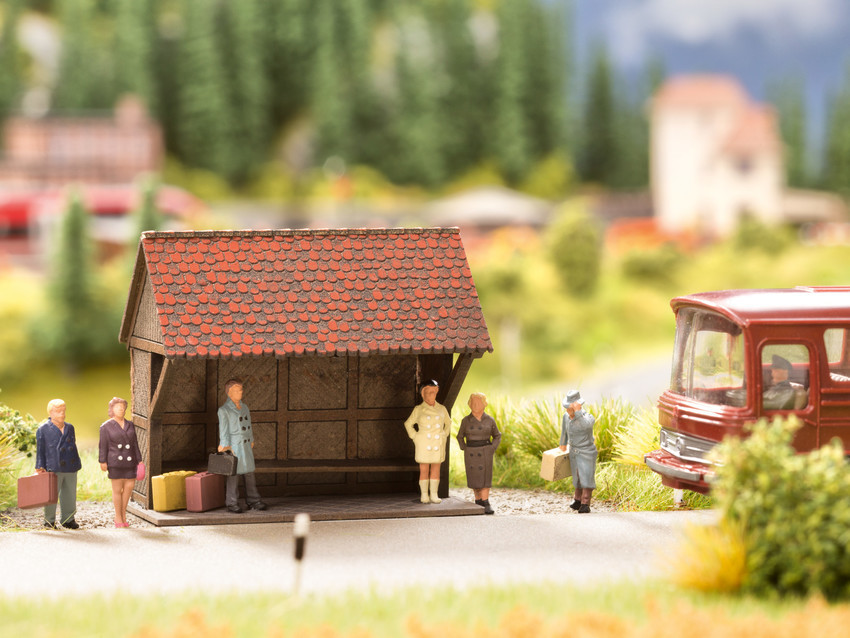 Noch 12015 HO scale, At the Bus Stop