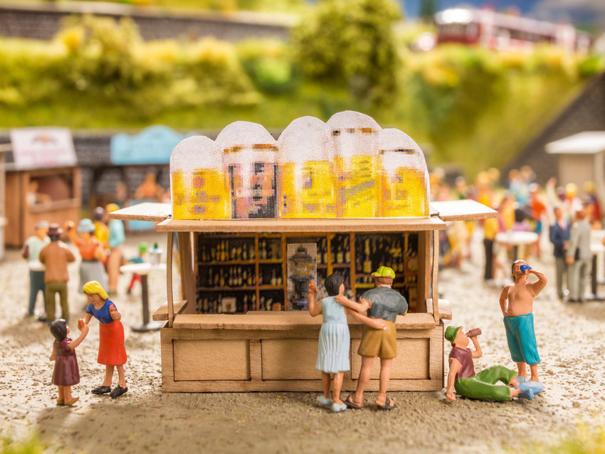 Noch 12025 HO scale, At the Kiosk