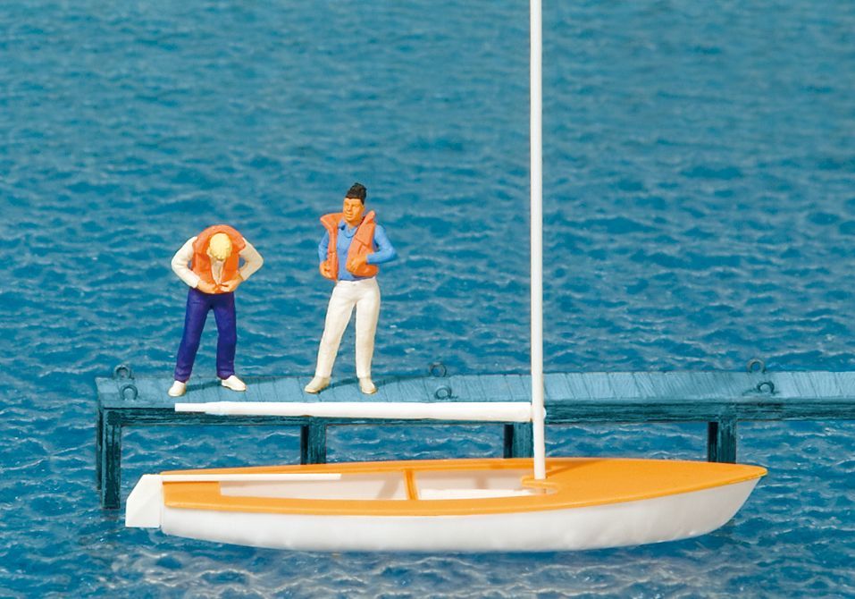 Preiser 10678 HO scale, Sailors with a sailing boat put on a vest