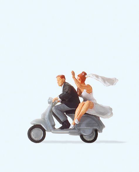 Preiser 28150 HO scale, Bridal couple on Vespa