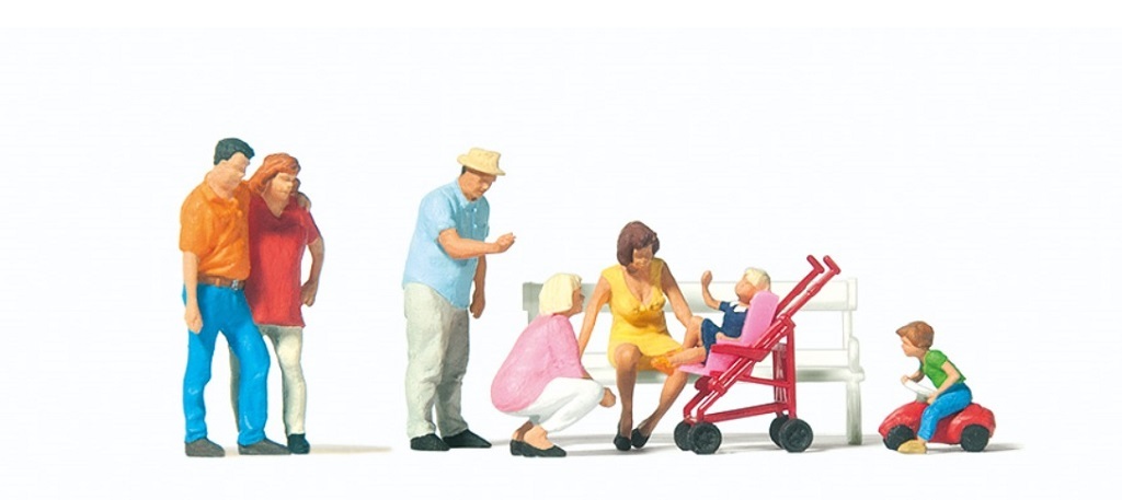 Preiser 10695 HO scale, family outing