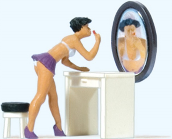 Preiser 28206 HO scale, At the dressing table