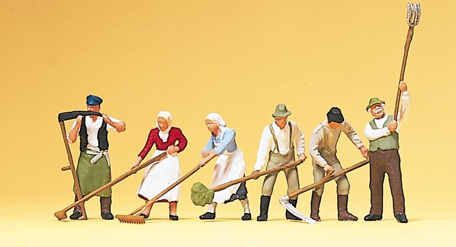 Preiser 10045 HO scale, Field workers at the hay harvest with scythes and the like.