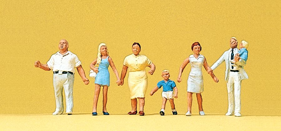 Preiser 10284 HO scale, Family on a walk
