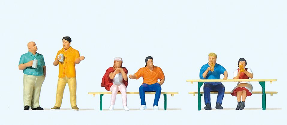 Preiser 10701 HO scale, When celebrating