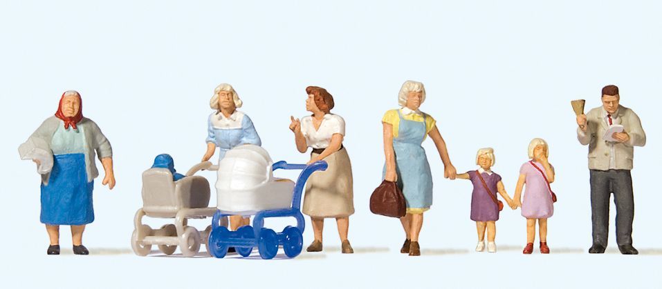 Preiser 10711 HO scale, On the village street