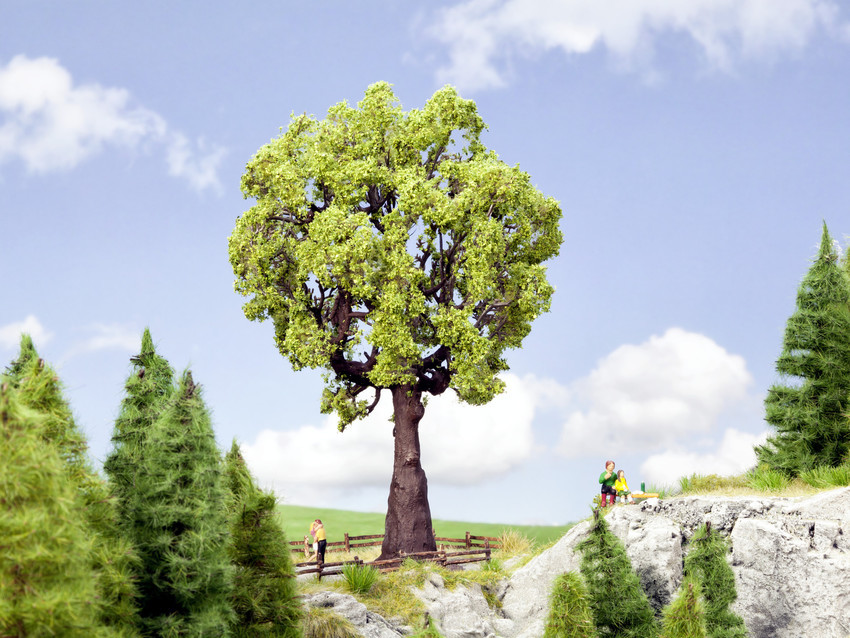 Noch 21761 HO scale, Oak Tree  19 cm high