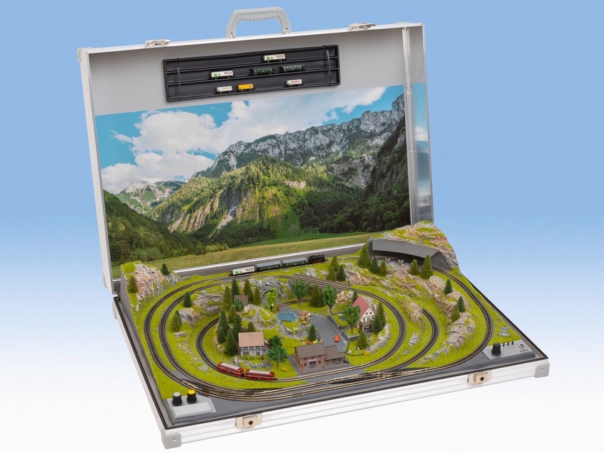 Noch 88303 Z Briefcase Layout Meran with MÄRKLIN Track