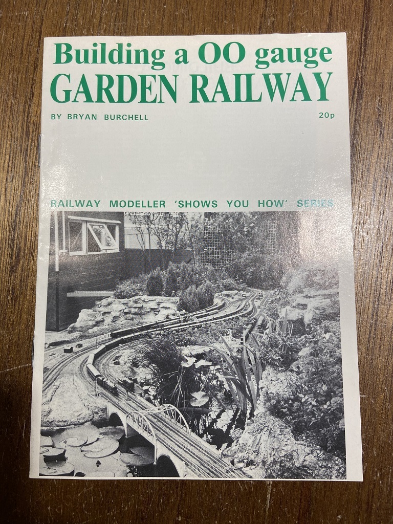 Peco Building a oo Gauge Railway Garden Railway