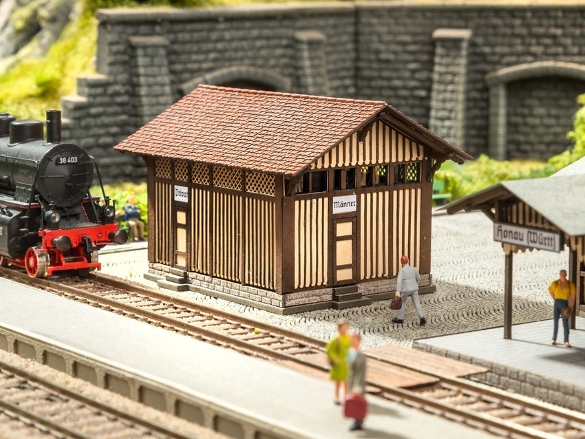 Noch 66103 HO scale, Outhouse