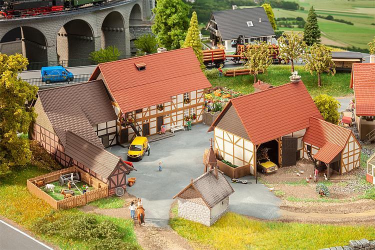 Faller 191743 HO scale, Farm with three aisles