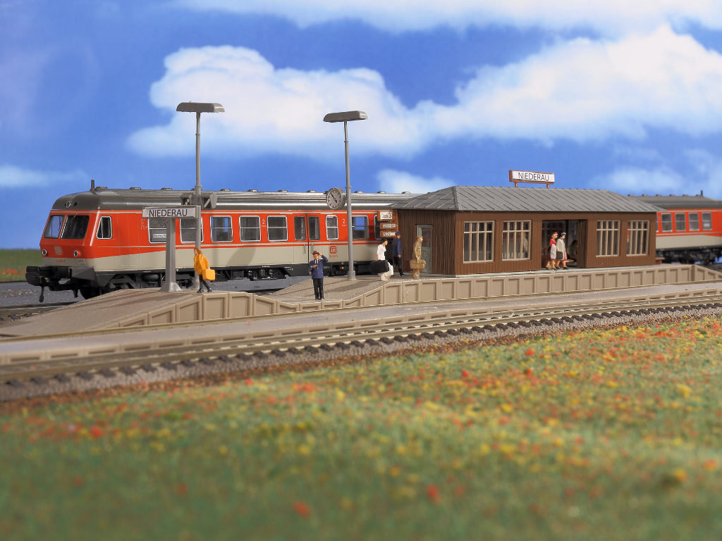Vollmer 43549 HO scale, Platform Niederau with waiting hall