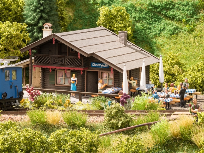 Noch 66403 HO scale, Christl-Hütte mit micro-motion Kellnerin