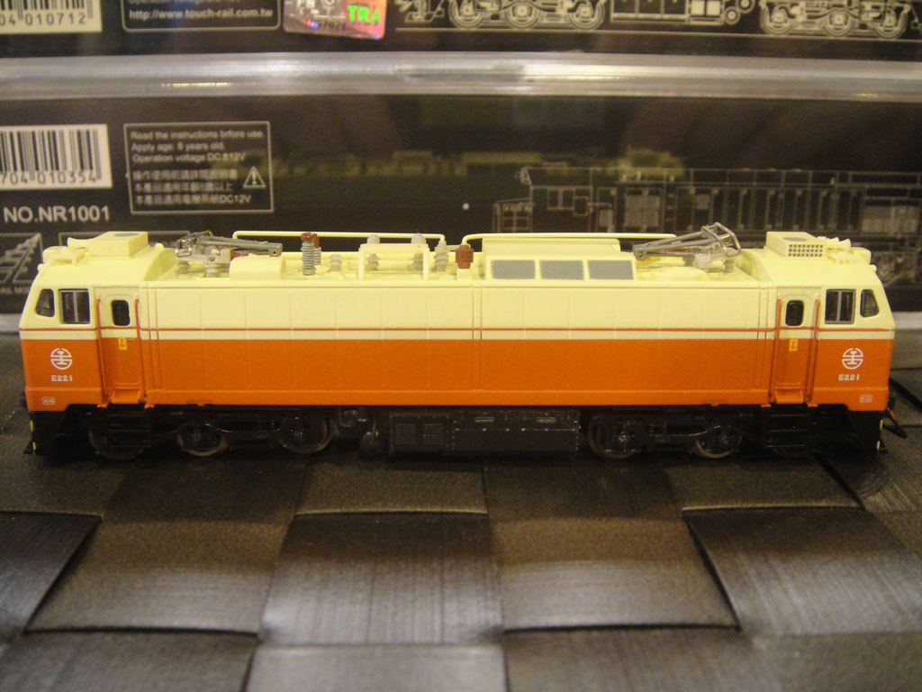 鐵支路 NR1003 N規 (E200~E400) 無動力電車.橘+米
