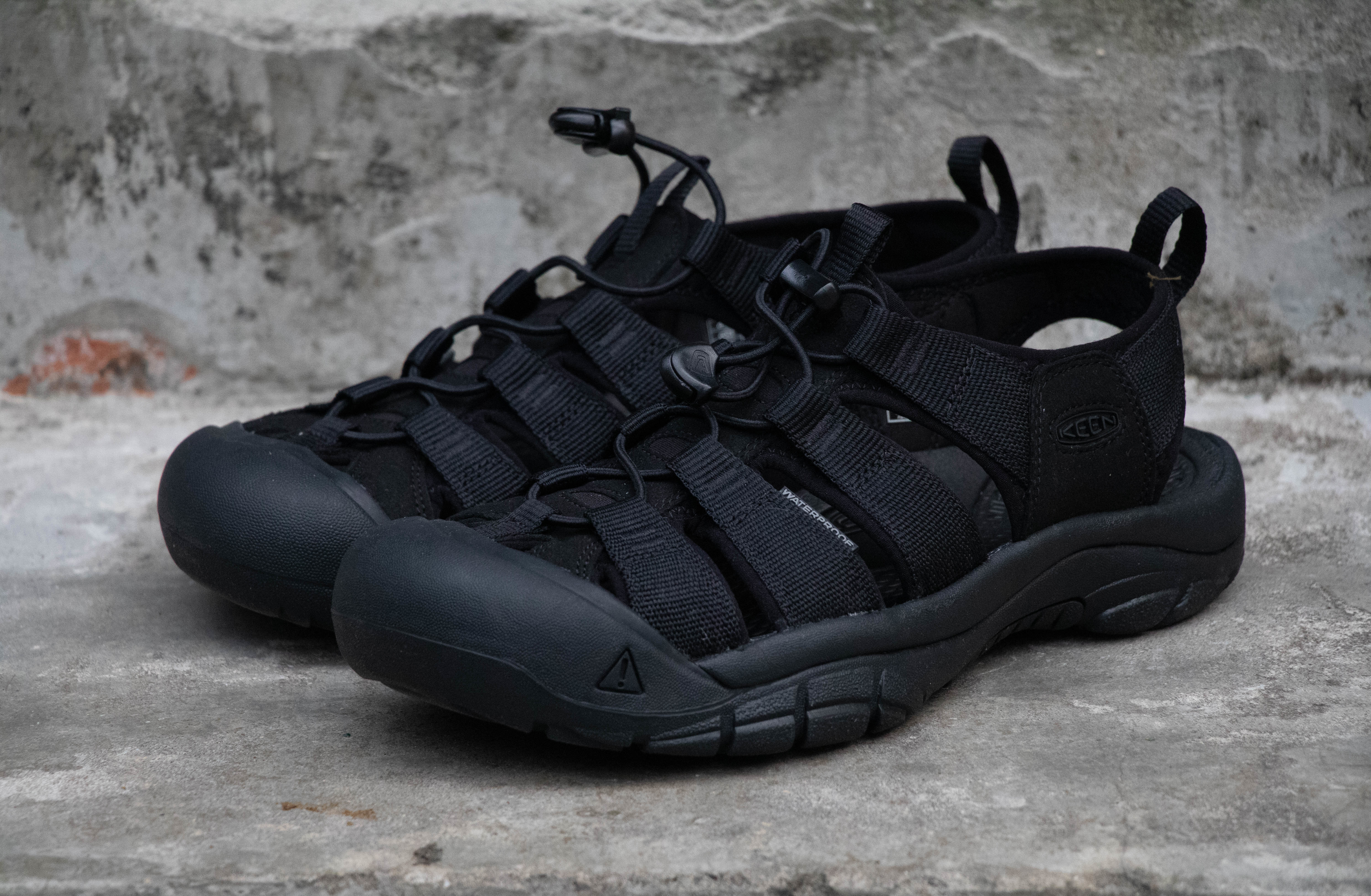 KEEN NEWPORT H2 M TRIPLE BLACK 男涼鞋黑色