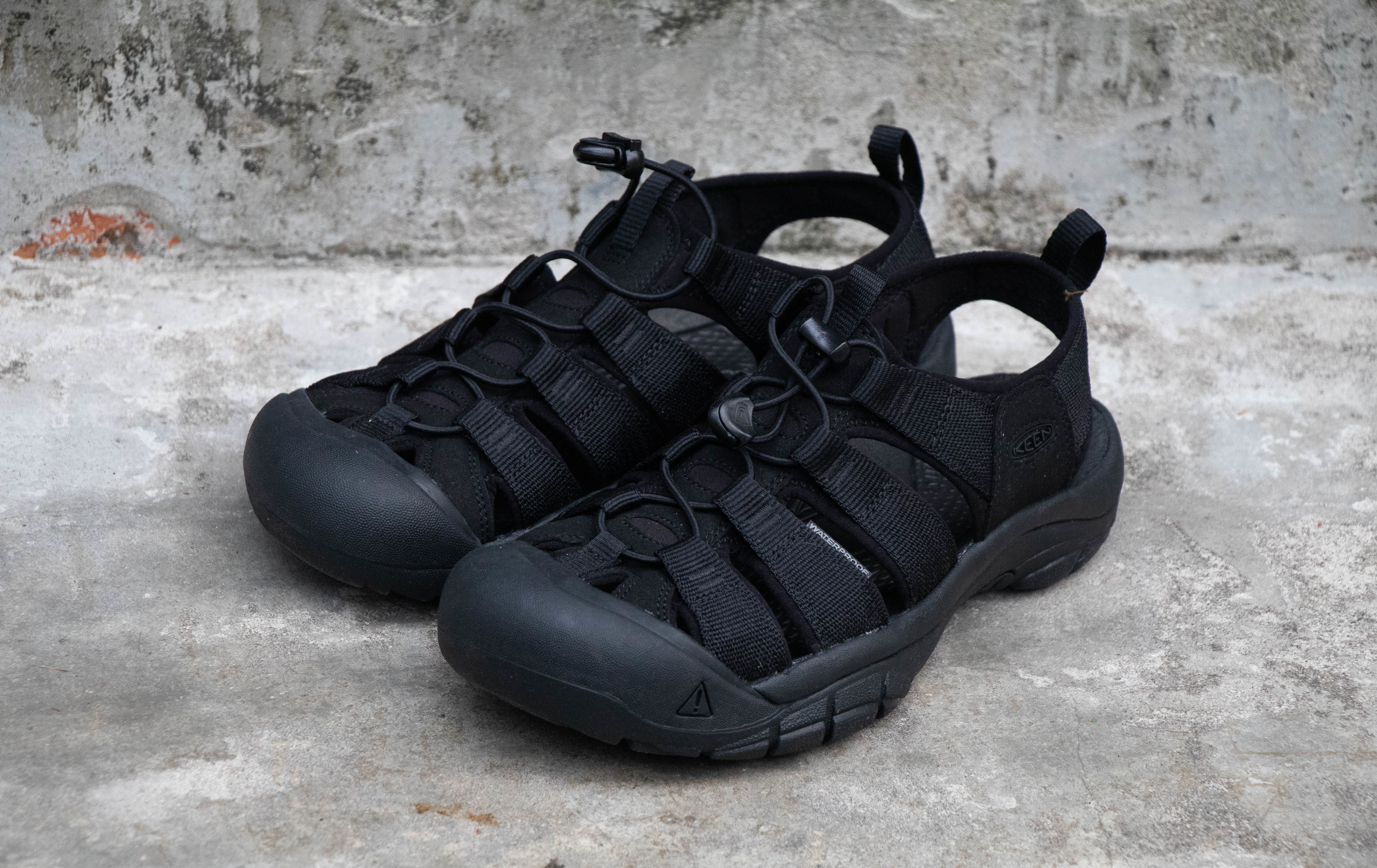 KEEN NEWPORT H2 M TRIPLE BLACK 男涼鞋黑色