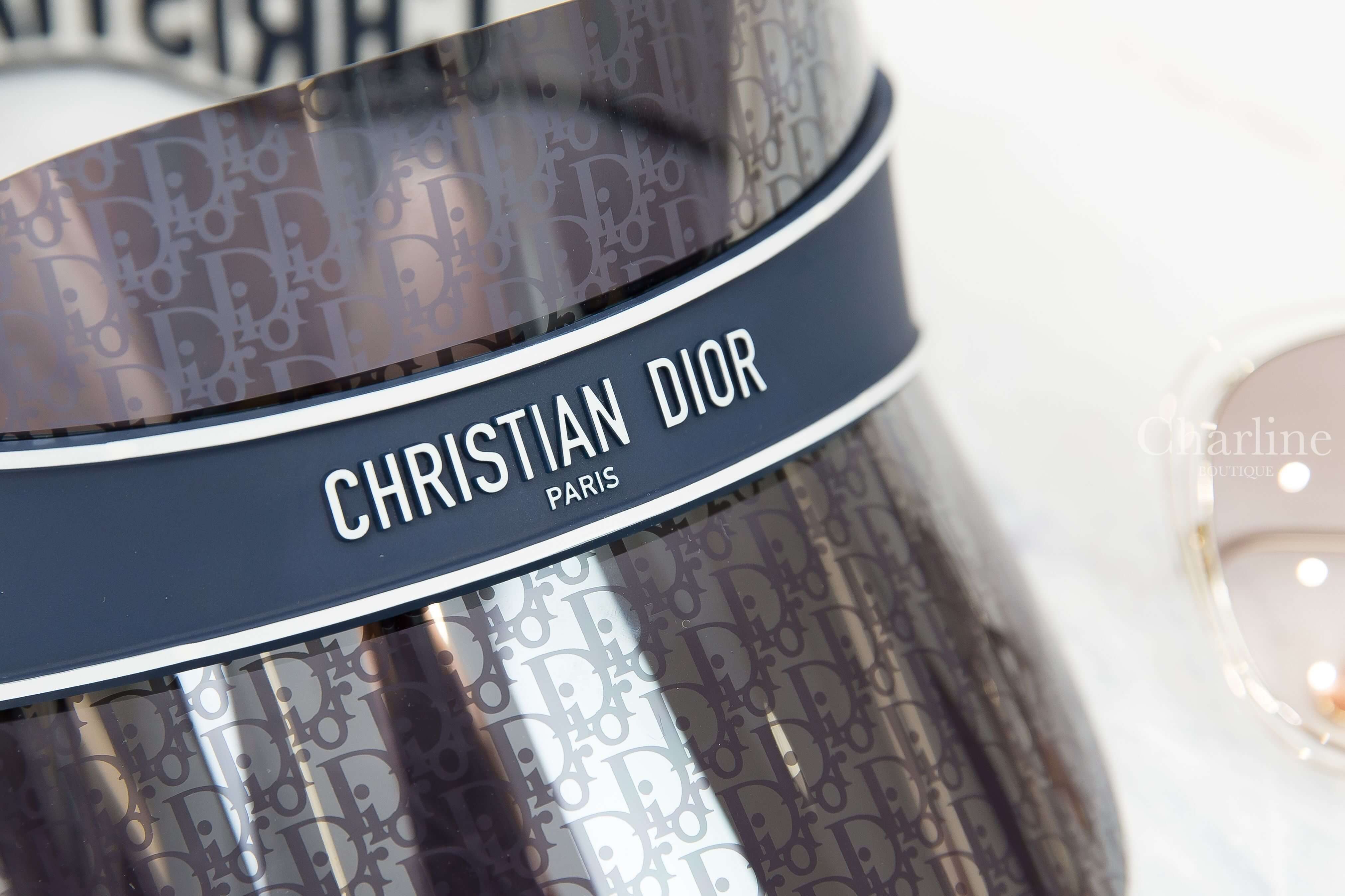 Dior Diorclub V1U 藍色滿版老花鏡面拼白色 Logo 字樣遮陽帽