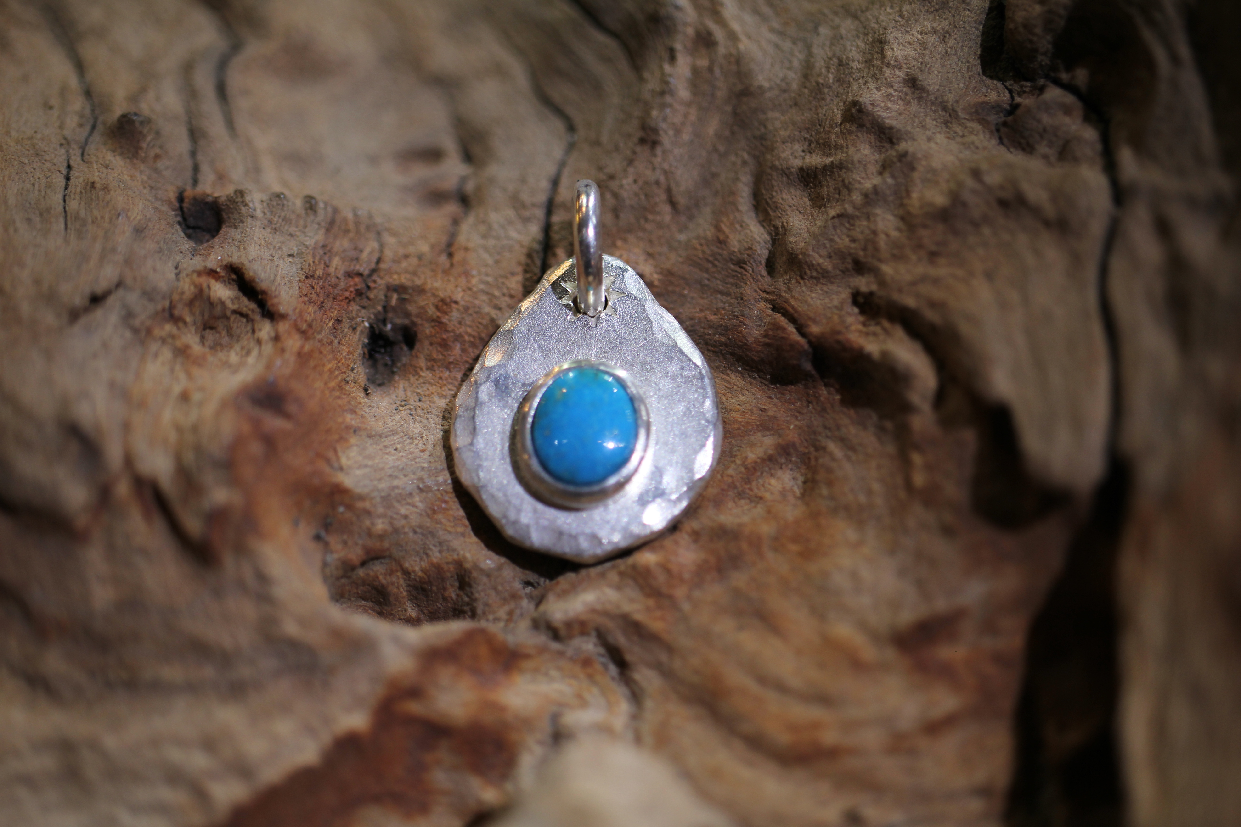 Black Venom Jewelry- Freedom & Prayer 松石銀餅(m)。