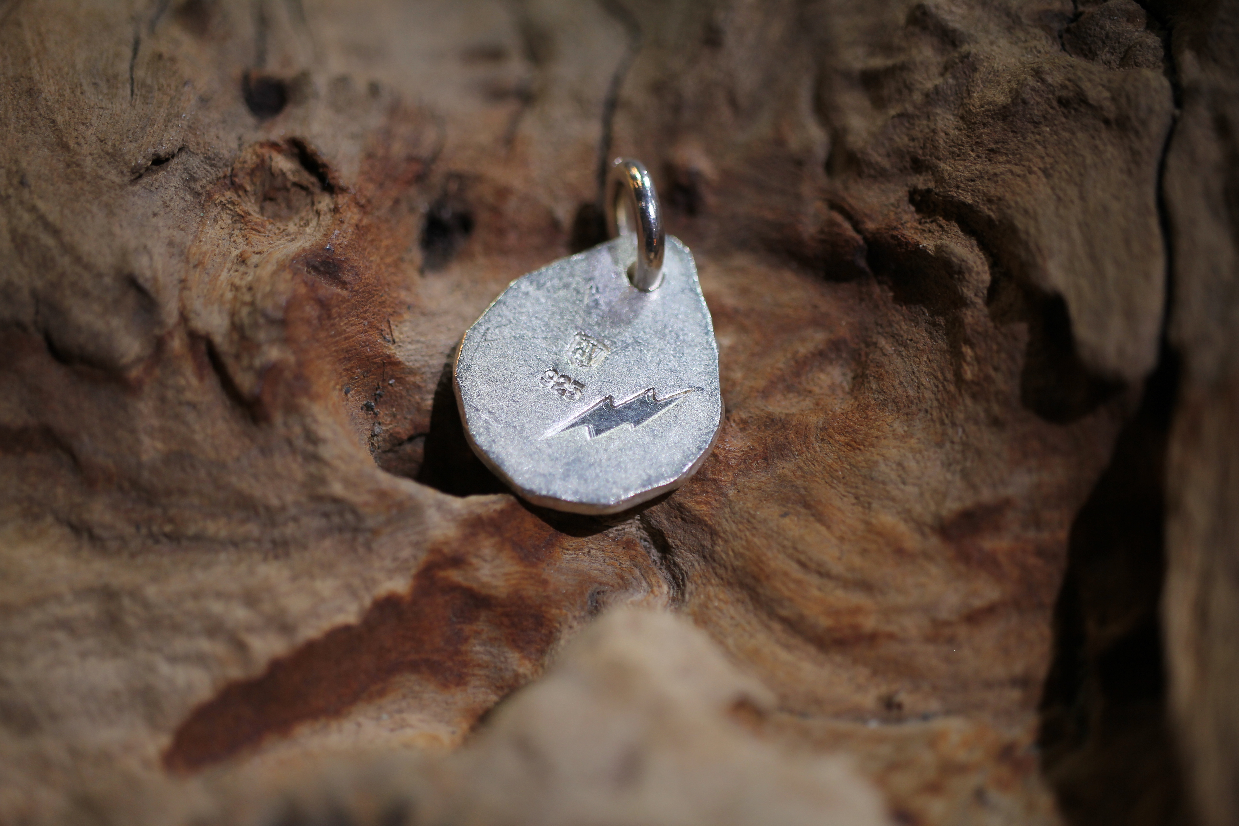 Black Venom Jewelry- Freedom & Prayer 松石鐵十字銀餅(M)。