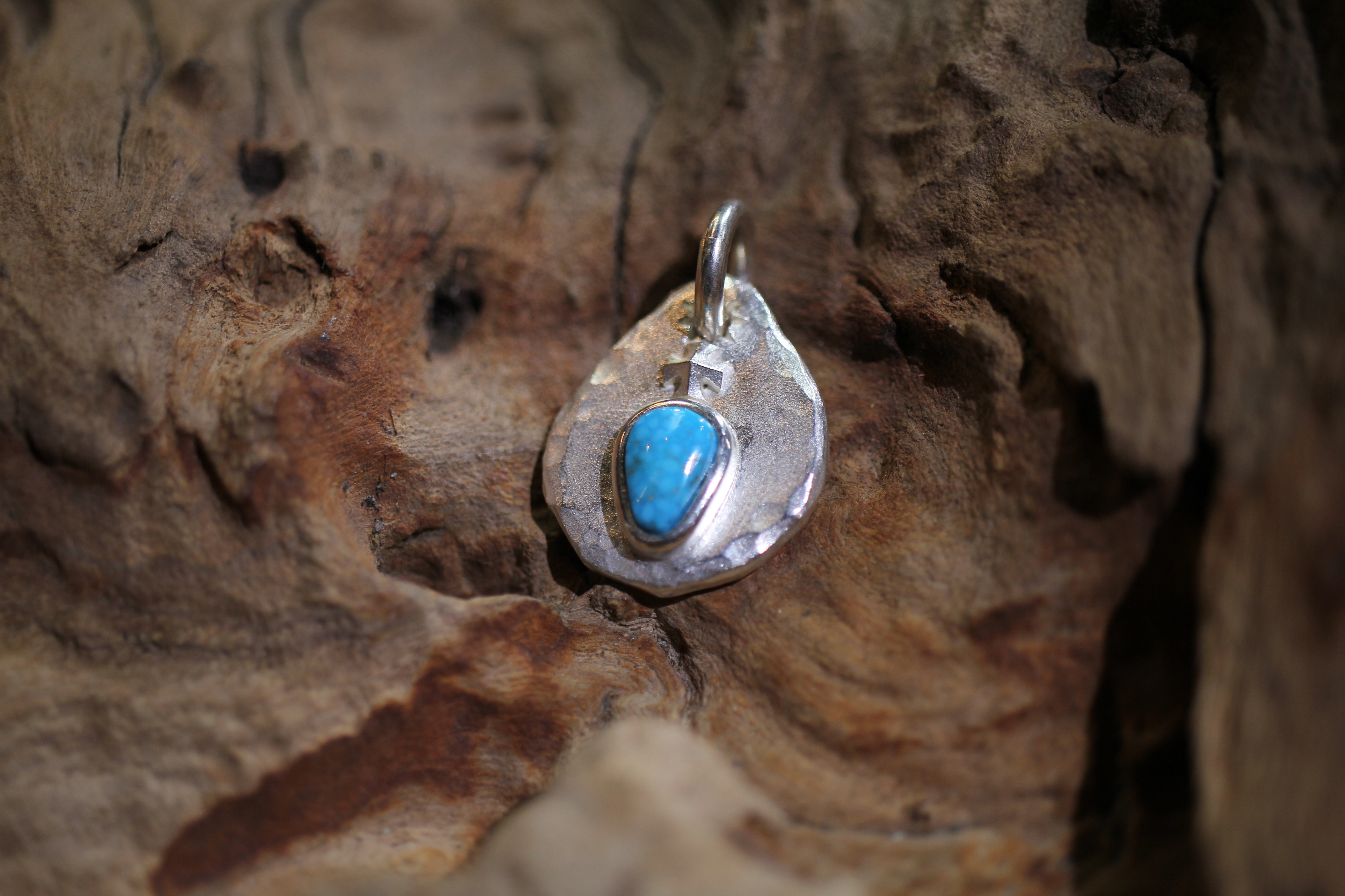 Black Venom Jewelry- Freedom & Prayer 松石鐵十字銀餅(M)。