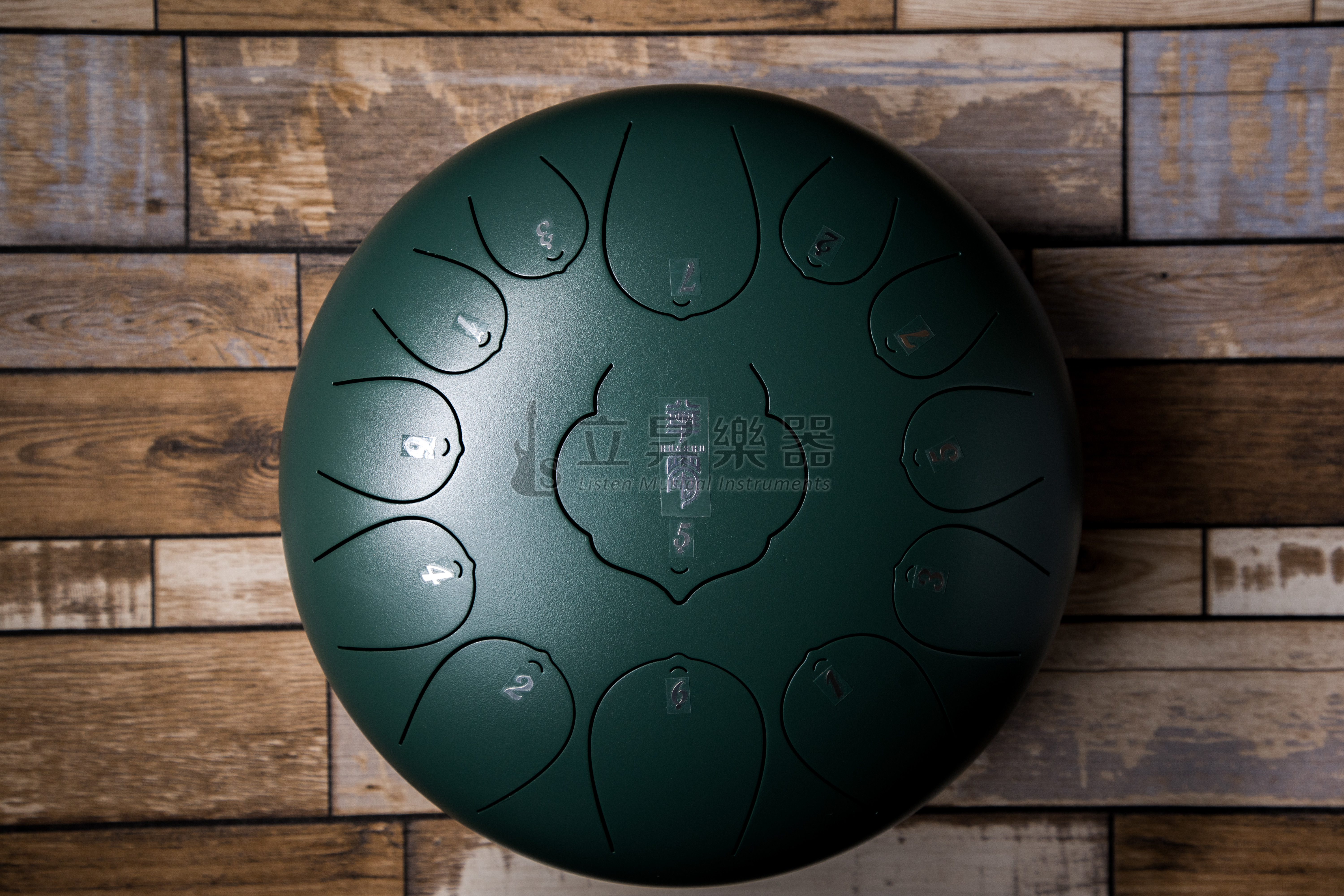 Huashu HUASHU HD1213/HC1213 空靈鼓 華蜀 12吋 13音 墨黑 石綠 硃砂 黑曜 檀栗 湖藍 藏青 薰衣草 鎏金 花銀 鈦白 孔雀石 鋼舌鼓 D系列 碳鋼製 C調 可加購腳架 【附贈厚實背袋、歌曲本及多樣配件】 第 3 張圖片｜三峽配件 / 週邊