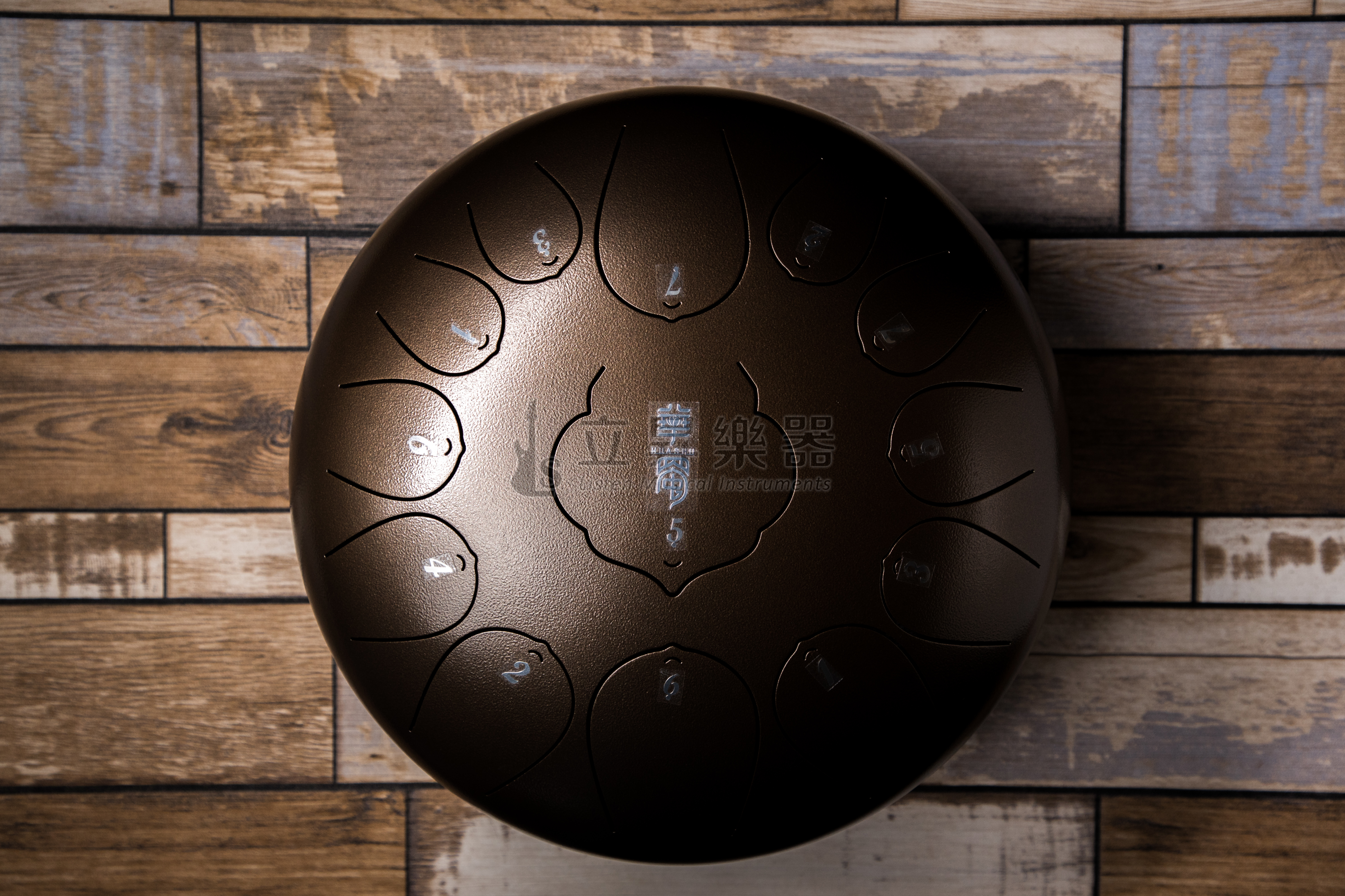 Huashu HUASHU HD1213/HC1213 空靈鼓 華蜀 12吋 13音 墨黑 石綠 硃砂 黑曜 檀栗 湖藍 藏青 薰衣草 鎏金 花銀 鈦白 孔雀石 鋼舌鼓 D系列 碳鋼製 C調 可加購腳架 【附贈厚實背袋、歌曲本及多樣配件】 第 6 張圖片｜三峽配件 / 週邊