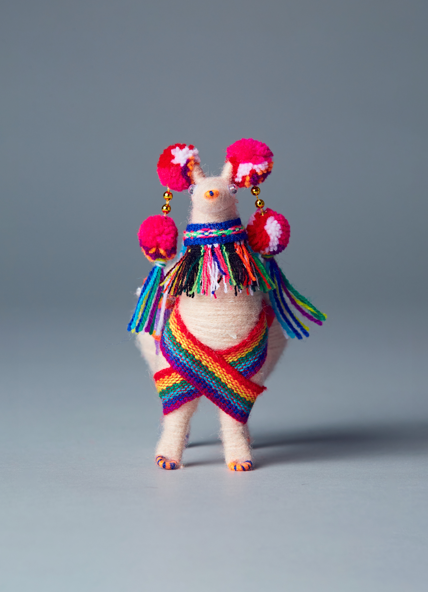 【秘魯國家館】ST.MALO秘魯工匠手工編織羊駝造型飾品15CM-2188UA-淺駝(配件花色隨機)