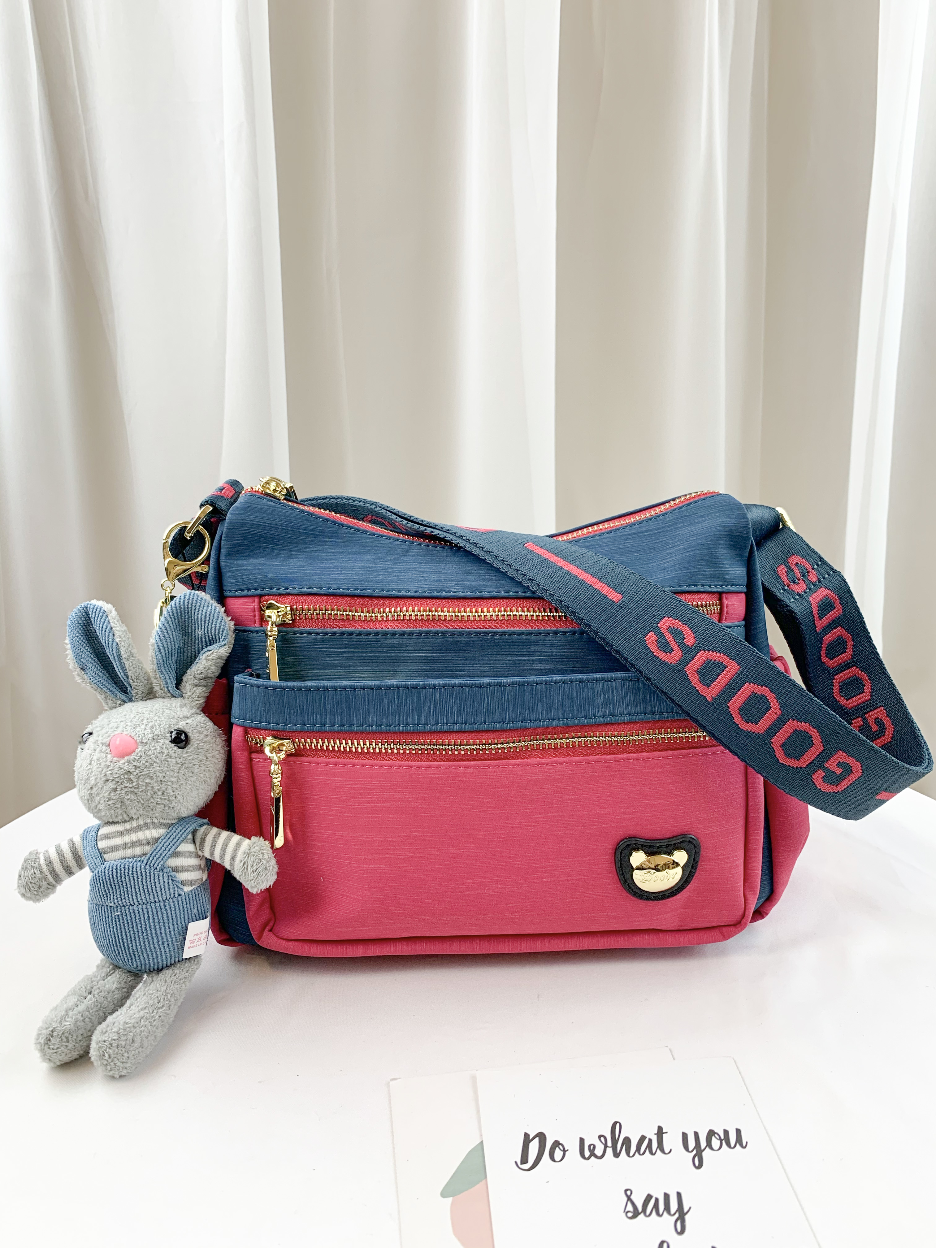 GOODS 綠桃拼色 防潑水側背包 附小熊吊飾 #2689