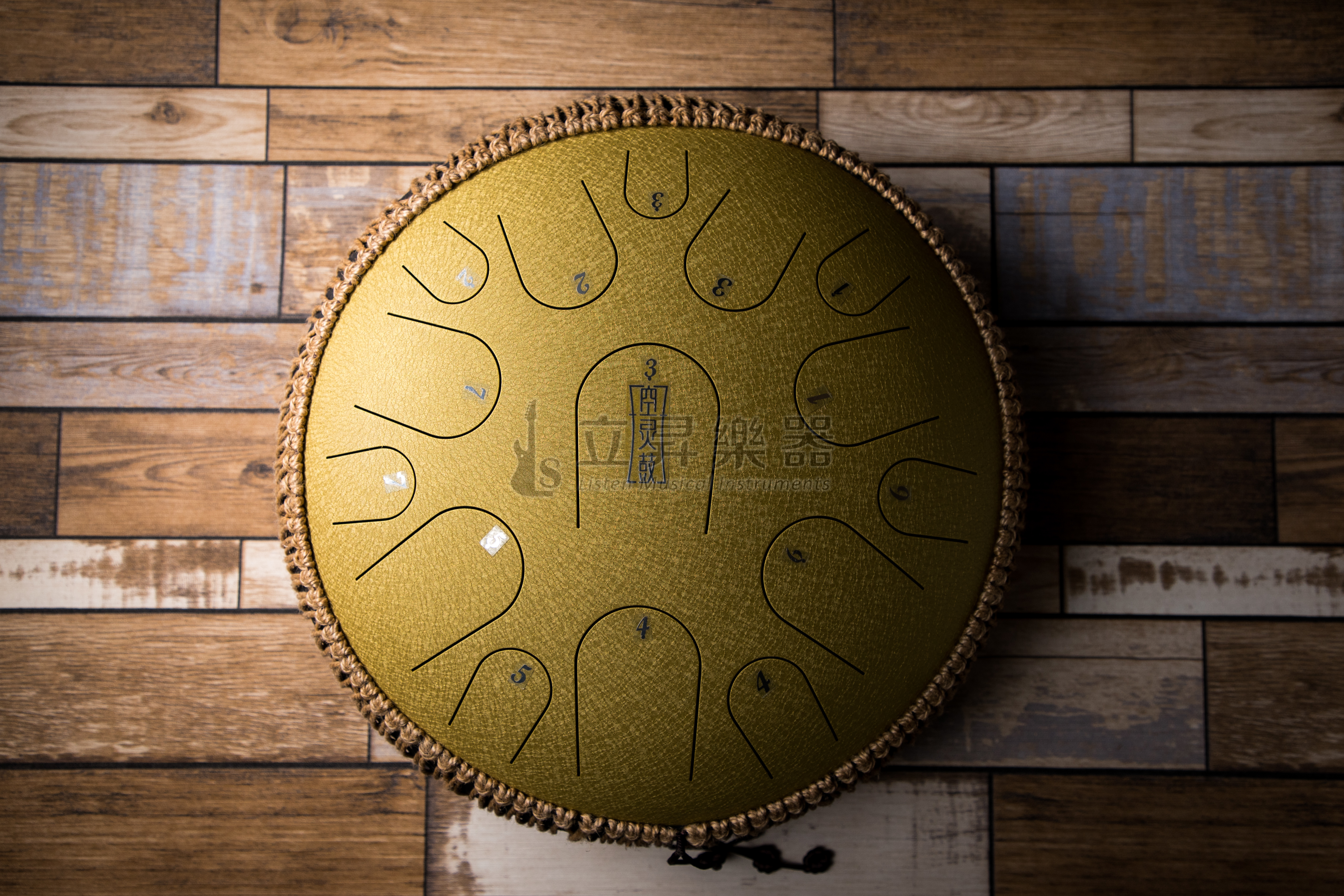 Hluru HB1315 魯儒 13吋 15音 鎏金鑽 孔雀石 薰衣草紫 藏青 電鍍翡翠綠 空靈鼓 鋼舌鼓 B系列鈦金鋼製 D調 可加購腳架【附贈厚實背袋、歌曲本及多樣配件】 第 4 張圖片｜三峽配件 / 週邊