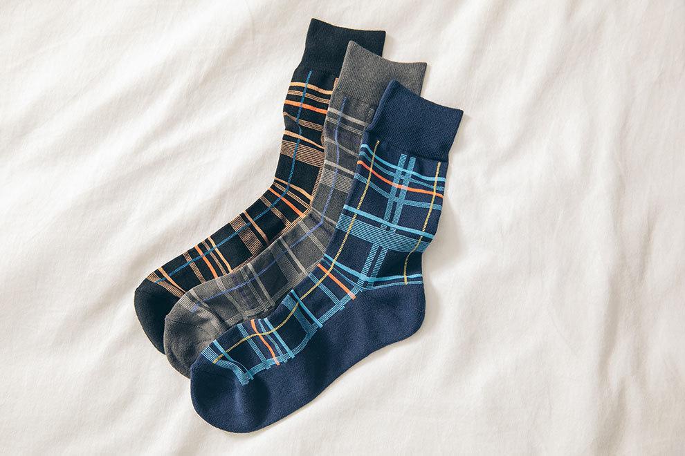 格紋款抗菌除臭紳士襪四色展示：淺灰色、淺藍色、棕褐色